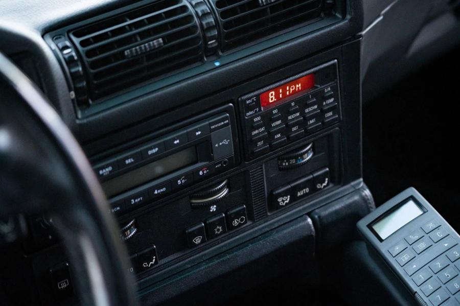 Детали интерьера BMW M5 Touring (E34) 1992 года  (EU) (фото 66 из 94)